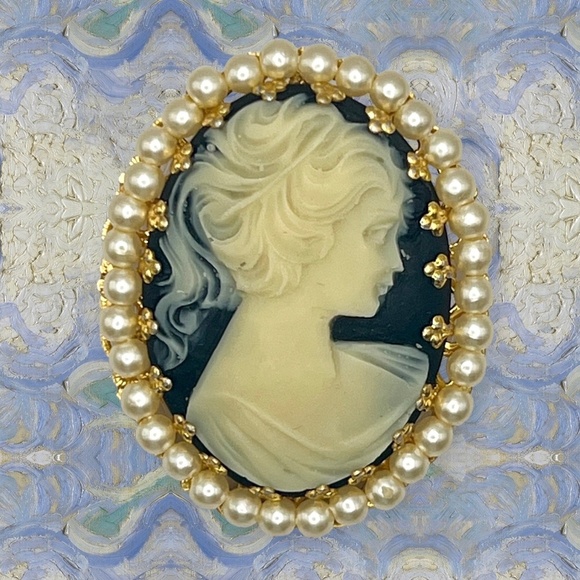 Vintage Cameo 90’s Brooch Pin Oval Gold Black Pearls - Picture 1 of 5